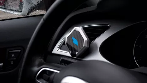 Kiwi ingenuity strikes again with world's first smart car mount